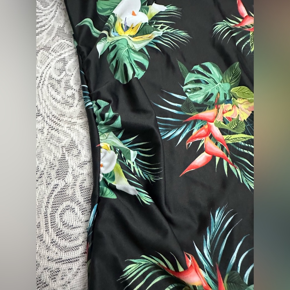 NWT Tropical Halter Swim Top Women Size L - Picture 3 of 10